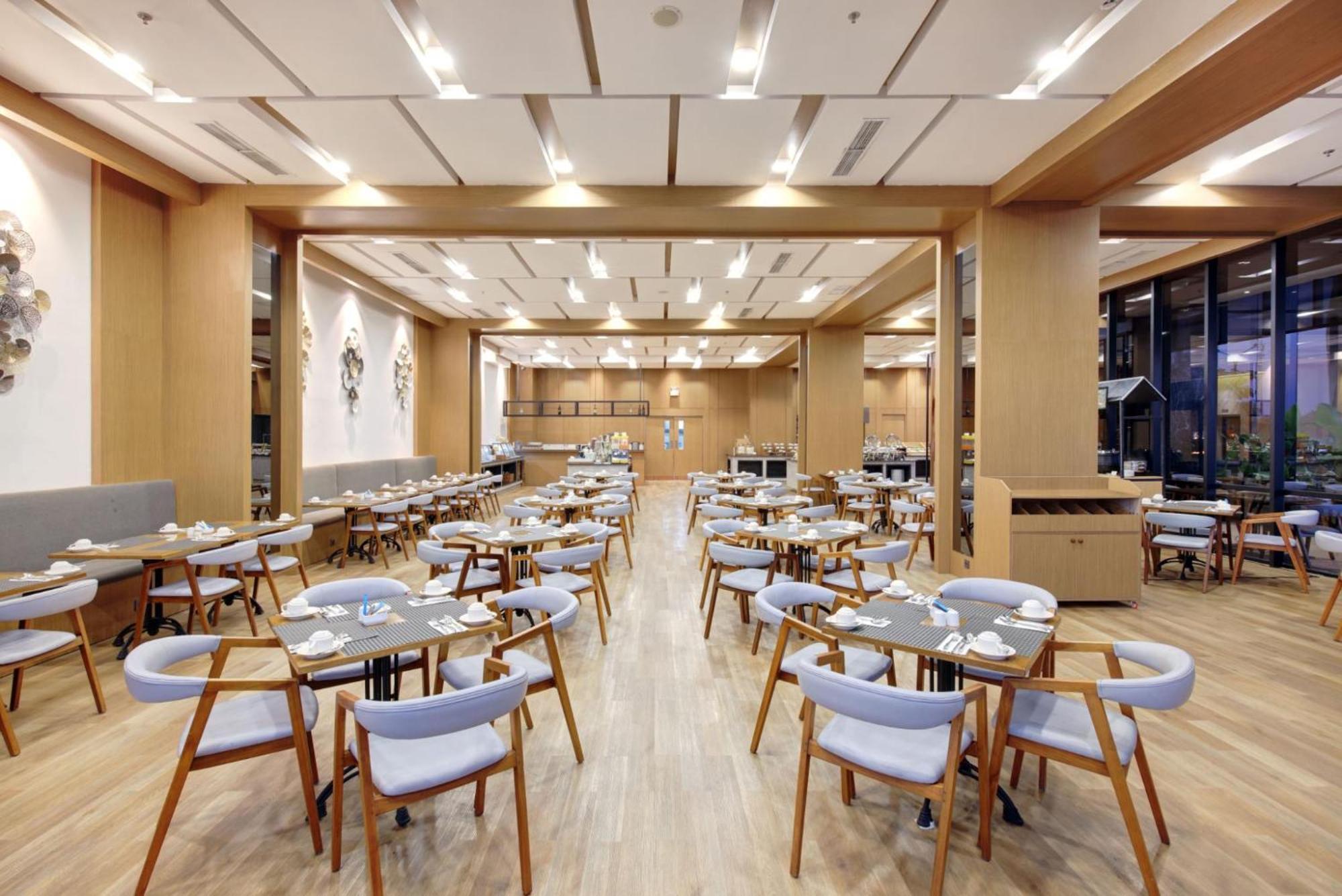 Harper Kupang By Aston Hotel Luaran gambar