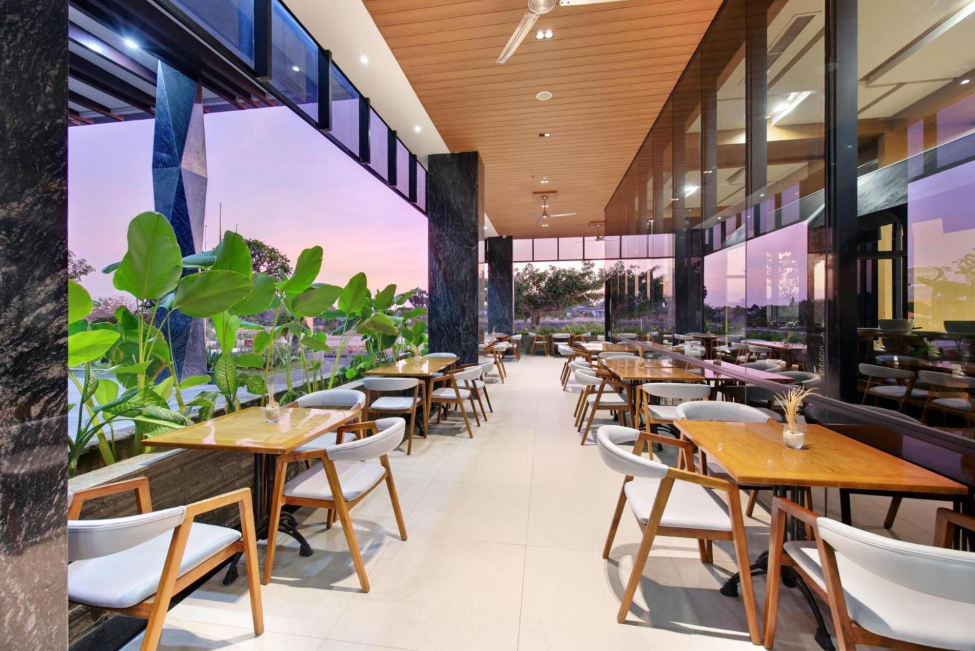 Harper Kupang By Aston Hotel Luaran gambar